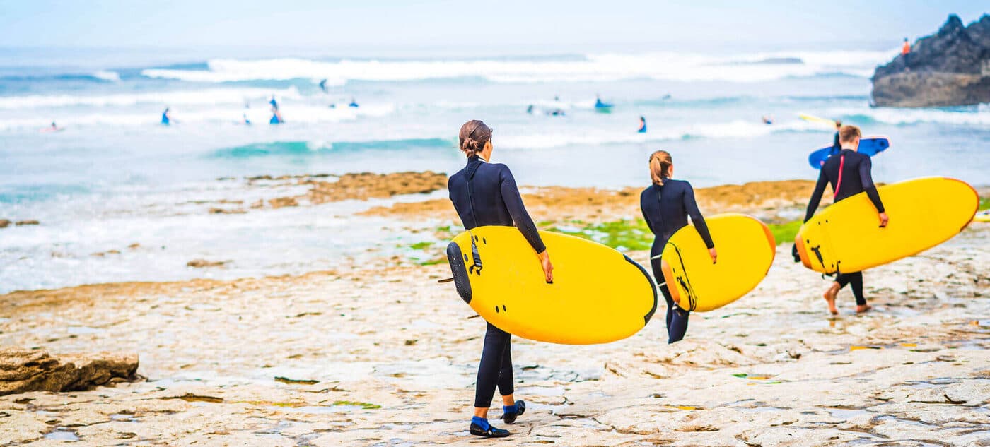 Quanto custa uma aula de surf em Lisboa e Cascais em 2026